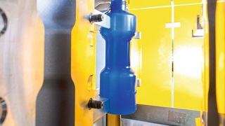 Künftig könnten biologische Moleküle direkt in Kunststoffverpackungen eingearbeitet werden, um die Haltbarkeit von Lebensmitteln zu verlängern und gleichzeitig die Verpackung bioabbaubar zu machen. (Fraunhofer IAP/Till Budde)