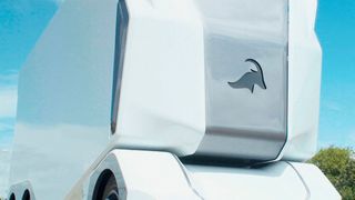 Fahrer- und fensterlos: der autonom fahrende Elektro-Laster T-Pod erhält seinen ersten Testeinsatz in Schweden. (Bild: Einride)