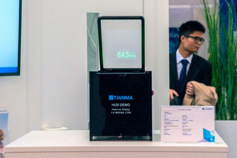 Ebenfalls für das Auto entwickelt: Ein Head-up-Display mit LTPS-Technik für eine Auflösung von 300 dpi. (Tianma)