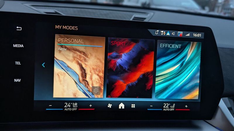 10. Die Fahrmodi: Der BMW X2 bietet drei Fahrmodi an: Personal, Sport und Efficient. Wählbar sind diese über eine Taste in der Mittelkonsole. Wirklich spürbar sind die Unterschiede im Fahrgefühl nicht. (Bild: Mauritz – VCG)