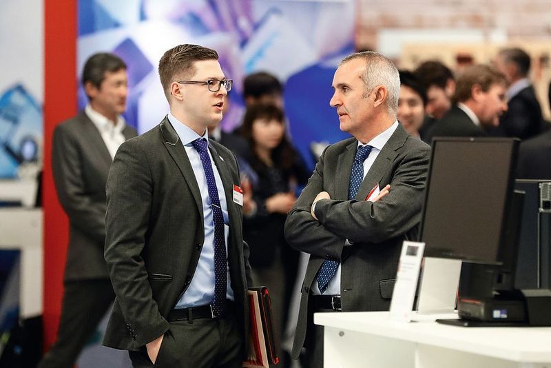 Da wird wohl gerade sehr ernsthaft gefachsimpelt. (Fujitsu)