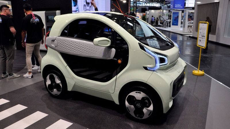 Die Kunststoff-Seitenverkleidungen an den Türen sind austauschbar. (Bild: Wehner- VCG)