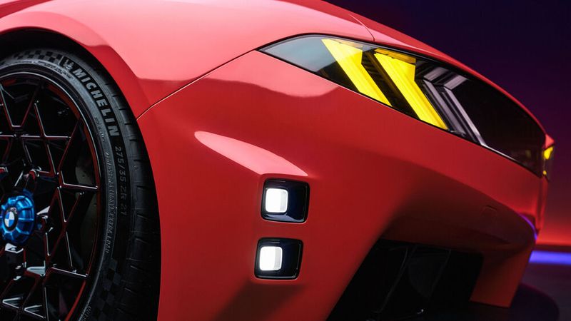 Die „M Yellow Lights“ sollen künftig ein Erkennungsmerkmal der Marke sein. (Bild: BMW)