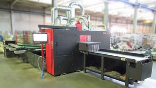 Die Aluminium-Schnellkreissäge zerteilt runde Materialien zwischen 10 Millimeter und 250 Millimeter Durchmesser. Auftragsrezepturen können vorprogrammiert werden, was für eine geringere Bearbeitungsdauer der Projekte sorgt.  (Bild: Günther + Schramm)