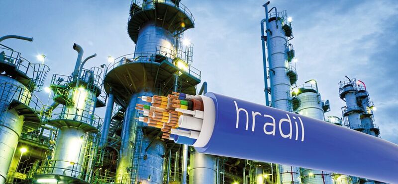Die trommelbaren Hybridleitungen von Hradil Spezialkabel eignen sich für einen anspruchsvollen Einsatz, beispielsweise in der chemischen Industrie.