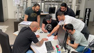 Bei den Kursen zur Vorbereitung auf die Meisterprüfung setzt die Kfz-Innung Darmstadt auf Dozenten, die zudem noch aktiv in der Praxis arbeiten. (Bild: Kfz-Innung Darmstadt)