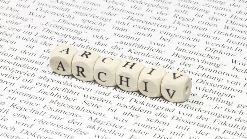 Das BKM-Sonderprogramm stärkt den Erhalt historischer Originale. Authentische Quellen sollen so bewahrt werden. Schließlich geht es um das „Gedächtnis der Demokratie“.(Bild: ©  blende11.photo - stock.adobe.com)