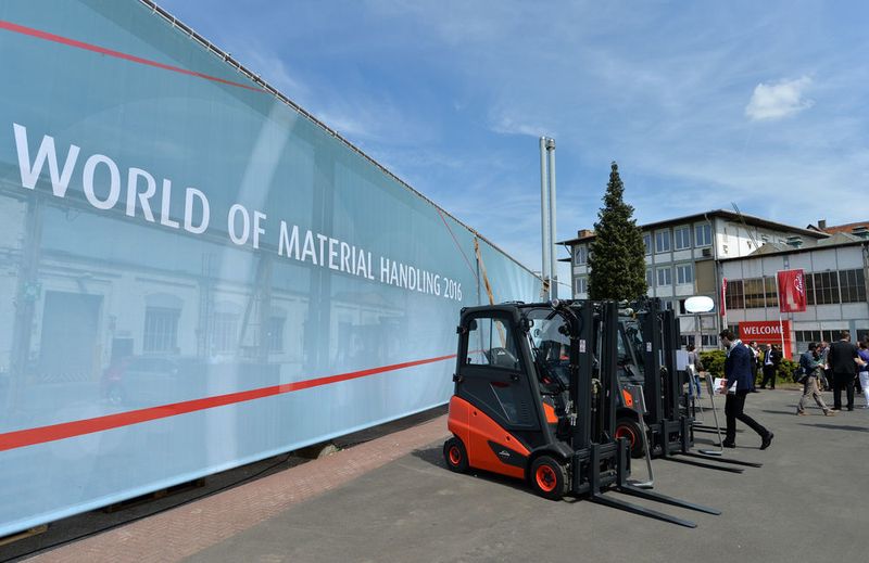Mit über 7000 Gästen aus rund 50 Ländern ging die Hausmesse „World of Material Handling“ von Linde-MH mit einem Besucherrekord zu Ende. (Bild: Linde-MH)