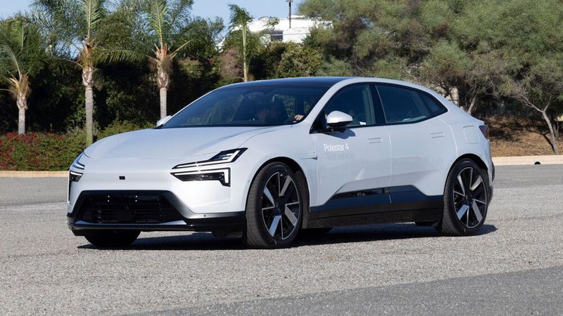 In seinem neuen SUV-Coupé lässt Polestar zwar noch keine Firmenfremden hinters Steuer, lädt aber zur Mitfahrt ein. In seinem neuen SUV-Coupé lässt Polestar zwar noch keine Firmenfremden hinters Steuer, lädt aber zur Mitfahrt ein.