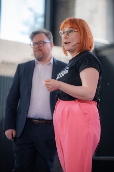 Lianne Potter & Jeff Watkins definierten die Settings für ein erfolgreiches Security Management innerhalb der Teams in Unternehmen. (Bild: Vogel IT-Akademie)