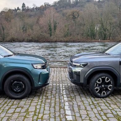 Opel gegen Dacia: Sieht so das neue Duell in der Klasse der preisgünstigen Familienautos aus? (Bild: Rosenow – VCG)