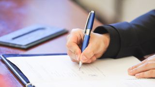 Mit einem kurzfristig eingebrachten Änderungsantrag zum GKV-Beitragssatzstabilisierungsgesetz soll das Verfahren für neue Untersuchungs- und Behandlungsmethoden im Krankenhaus verändert werden.  (Bild: )