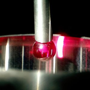 3-D-Messmaschinen wären eine Möglichkeit zur Überprüfung der Lager. Dabei wird die Geometrie des Bauteils mittels eines Messtasters erfasst, der jede Berührung an hochempfindliche Schalter weitergibt. Der Preis für diese Feinmechanik ist jedoch hoch.