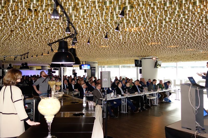 Über 200x Teilnehmer kamen in die Allianz Arena. (Bild: IT-BUSINESS)