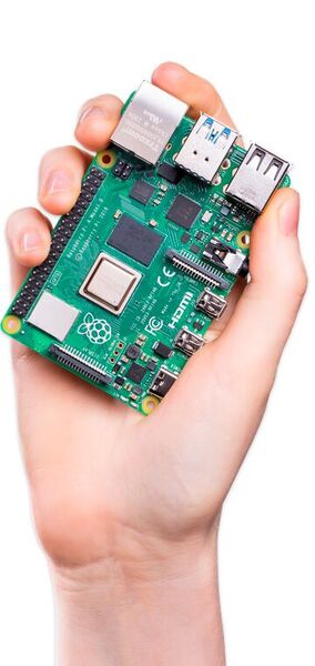 Der Raspberry PI 4 - hier zum Größenvergleich in einer Hand.  (Bild: Raspberry Pi Foundation)