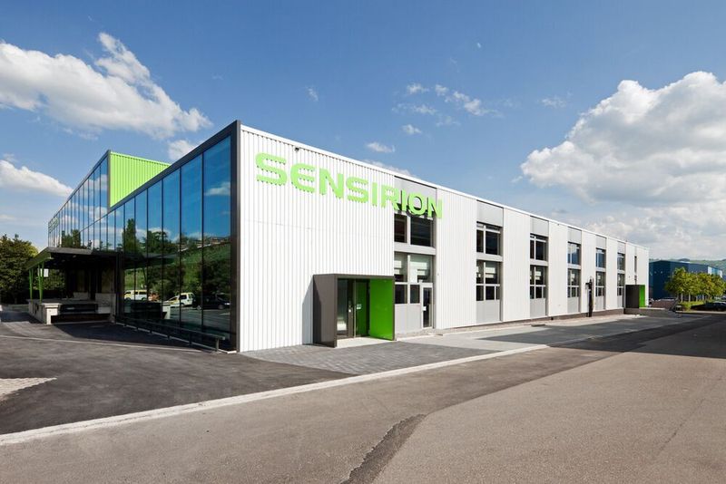 Die Nachfrage nach Sensoren von Sensirion haben stark zugenommen da sie in Beatmungsgeräten eingebaut werden. Das Unternehmen hat seine Produktion erhöht, um die weltweite Nachfrage befreidigen zu können. (Sensirion)
