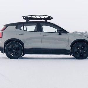 Erhältlich ist der EX30 Cross Country in vier Außenlackierungen, jeweils mit schwarzem Kontrastdach.(Bild:  © Volvo Cars AB. All Rights Reseerved)