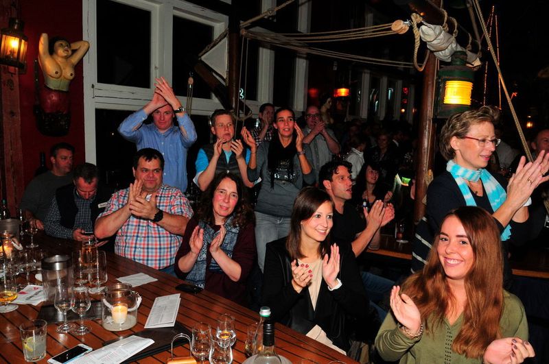 Die Junioren der Herbstakademie fühlten sich sichtlich wohl in der Bootshalle von Gosch.  (Zietz / »kfz-betrieb«)