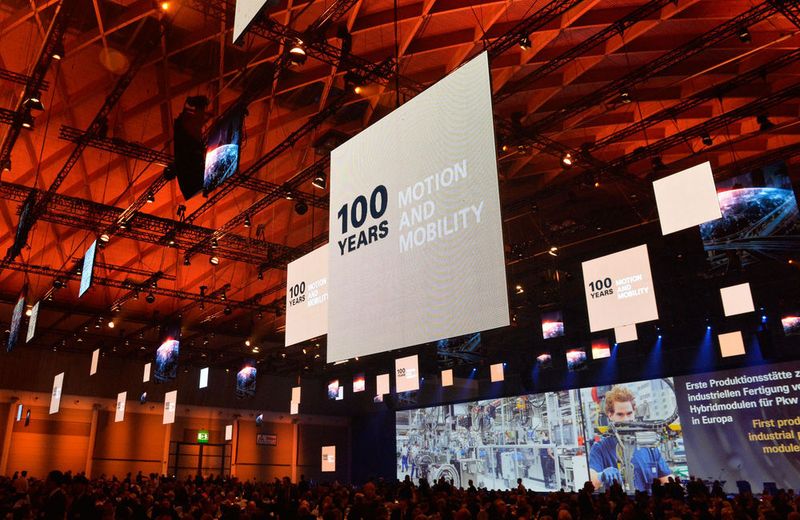 Zum ZF-Festakt in der Messe Friedrichshafen waren rund 1.500 internationale Gäste aus der Automobilindustrie, Wirtschaft, Politik und Gesellschaft sowie Freunde und Geschäftspartner des Unternehmens an den Bodensee gekommen. (Bild: ZF Friedrichshafen)