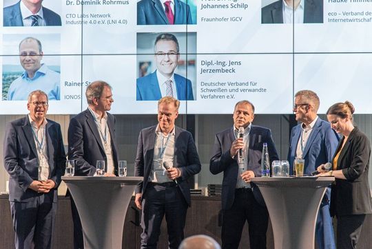 Wie die Umsetzung der Vernetzungslösung Industry-Fusion-X konkret erfolgen kann, präsentierte die Industry-Fusion Foundation gemeinsam mit ihren Partnern, wie Dell und Monitor ERP beim diesjährigen Open Source Summit. (Bild:  Indusrty-Fusion Foudatoin)