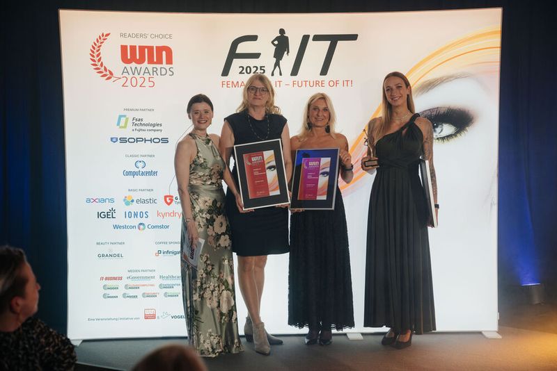 Die Gewinnerinnen aus dem Bereich »Women in IT « | Kategorie » Digital Transformation«. Christine Zech (Silber), Annette Kempf (Gold) und Alexandra Ulbricht (Platin). (Bild: Manuel Emme Fotografie)