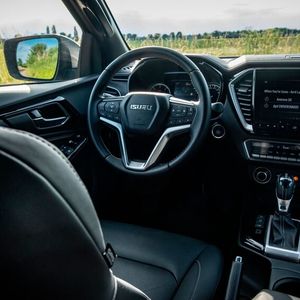 Die Kunstledersitze und das Amaturenbrett vermitteln eine ruhige und solide Wirkung.(Bild:  Auto-Medienportal.Net)