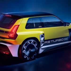 Der Renault 5 Turbo 3E ist kein Derivat des neue Elektro-5ers, sondern wird auf einer eigenen Plattform maßgeschneidert.(Bild:  Renault)
