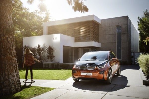 Das BMW i3 Concept Coupé ist das erste vollständig vernetzte Elektrofahrzeug der Welt (Bild: BMW Group)