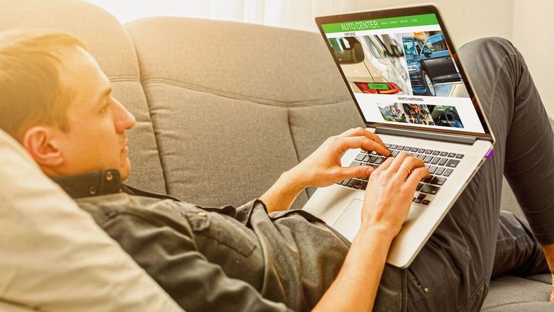 Die Online-Recherche nach dem nächsten Auto gehört heute zum Standard. Die Online-Recherche nach dem nächsten Auto gehört heute zum Standard.