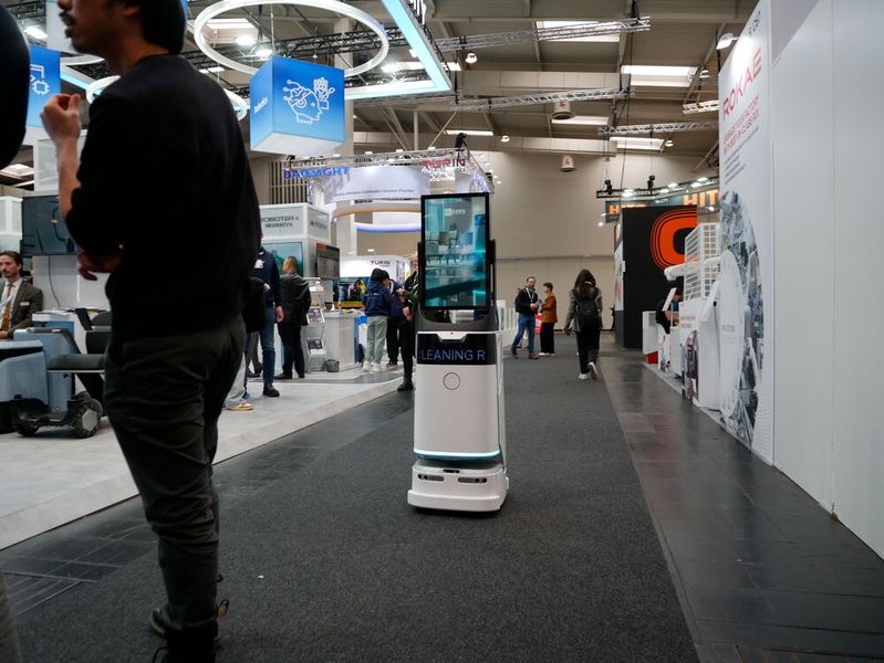 Allgemein ein anhaltender Trend: Schon seit Jahren mischen sich die Roboter immer mehr unter die Besucher.  (Bild: Sandro Kipar/VCG)