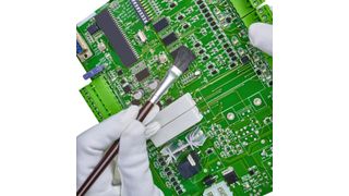 Bild 1: Elektrostatische Ladung entsteht bei der Bearbeitung von Oberflächen (© 1jaimages/Fotolia.com)