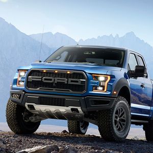 Die Autohersteller auf Amerikas wichtigster Automesse in Detroit lassen es krachen. Ford sieht Platz für die Hardcore-Version seines Bestseller-Pick-ups: Der besonders robuste F-150 Raptor soll an die 500 PS leisten.