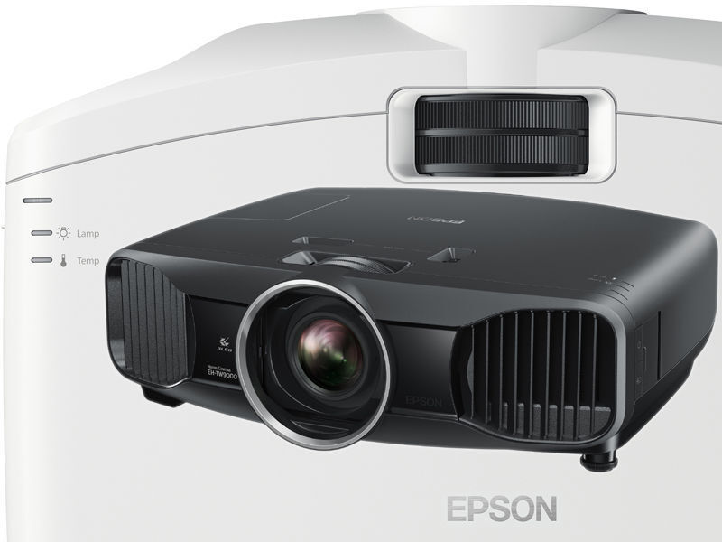 Spitzenmodelle in der Beamer-Range von Epson sind die ersten 3D-Full-HD-Geräte mit Wireless-LAN-Kompatibilität - hier der in schwarz und weiß erhältliche EH-TW9000W. (Archiv: Vogel Business Media)