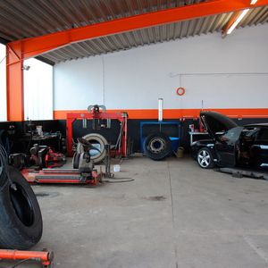 (Baeuchle / »kfz-betrieb«)