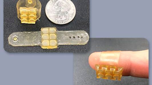 Der am Finger tragbare Blindenschrift-Generator besteht aus einem Material, bei dem im 3D-Druck fließende Übergange von weich zu fest umgesetzt werden können.(Bild:   Lawrence Livermore National Laboratory (LLNL))