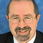 Titel, Name: Peter Hausmann  Geburtsjahr, -ort: 1954 in Einbeck  Funktion: Mitglied des Aufsichtsrats  Firma: Bayer AG  Ausbildung: 1975-1980: Studium der Rechtswissenschaften in Göttingen 1980-1982: Referendarzeit im Oberlandesgericht Braunschweig  Berufliche Laufbahn: 1982-1983: Tätigkeit als Rechtsanwalt 1983-1987: Sekretär der IG Chemie-Papier-Keramik Seit 1987: Jurist in der Abteilung Tarifpolitik der IG Chemie-Papier-Keramik Seit 2006: Landesbezirksleiter der IG BCE Nordrhein Seit 2006: Mitglied im Aufsichtsrat der Bayer AG Seit 2009: Mitglied des Geschäftsführenden Hauptvorstands der IG Bergbau, Chemie, Energie (Bild: Bayer)