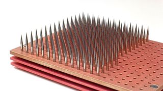 Zu sehen ist hier kein Nadelkissen, sondern fertigbearbeitete Mikrowerkzeuge direkt aus der Produktion von Zecha.  (Bild: Blum-Novotest)