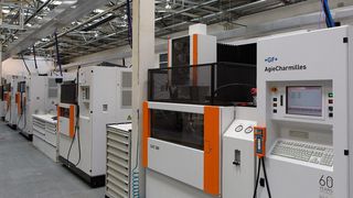 Les nouvelles machines Mikron sont installées dans le centre technique du Team Lotus de Formule 1 à Enstone, au nord d’Oxford, en Angleterre. (Image: Luca Mazzocco)