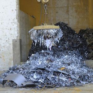 Production of yellow pigments – Precious metals serve as high-quality raw materials for the production of iron oxide pigments.