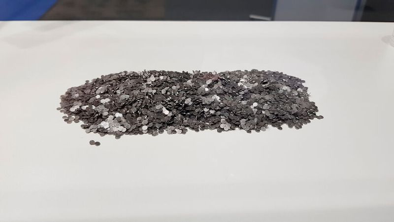 Exentis hat sich auf die Massenproduktion von kleinen, flachen Teilen mittels Siebdruck spezialisiert. Im patentierten Exentis 3D Mass Customization können alle pulverförmigen Materialien verarbeitet werden. Ein großes Anwendungsgebiet sind Filter. (Bild: D.Quitter/VCG)