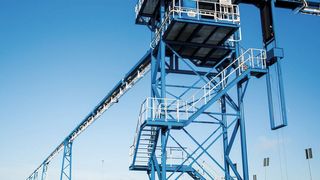 Der Veco Belt kann das Sekundärmaterial auf einer Länge bis zu 450 m und mit einem Volumenstrom von 800 m³/h in der Stunde fördern. (Bild: Vecoplan)