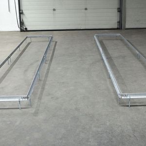 Mit seiner Stahlrahmenlösung, eingelassen in den Boden, bietet RMI-Tec eine kostengünstige Alternative für einen planen Prüf-/Einstellplatz.