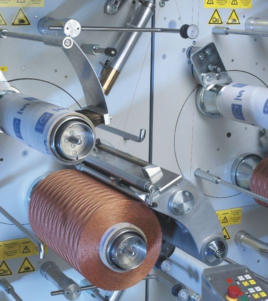 Die Maschine: Automatische Spulmaschine SAHM TWINSTAR 320XE für Reifenkord. Bilder: Sahm (Archiv: Vogel Business Media)
