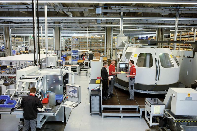 Mehr Ordnung in der Produktion sorgt für schnellere und effizientere Prozesse. Da freuen sich auch die Mitarbeiter.  (Bild: Hawe)