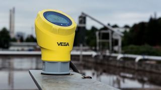 Der Vegapuls 31 trotzt Sonne, Nebel, Wind und Regen. (Bild: Vega)