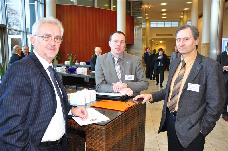 von links: Nikola Stolica, Engineering Manager PCS1, Guido Gilles, Senior Engineer Instrumentation, und Dr. Alexander Piciorgros, Process Engineering & Innovation von Lanxess (Archiv: Vogel Business Media)