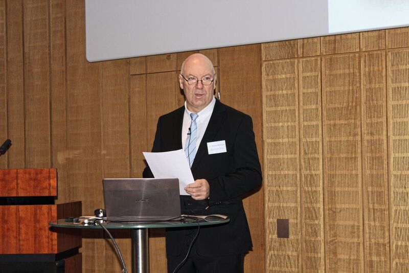 Dr. Roman Klinkner, Geschäftsführer der Dr. Klinkner und Partner Gmbh (Veranstalter des LIMS-Forums), eröffnet das zweitägige Forum in Jülich. (LABORPRAXIS)