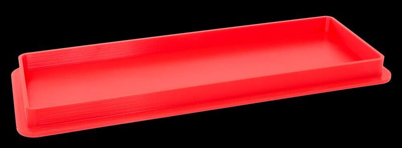 Mit TPU 58D-AS bietet Essentium jetzt ein ESD-sicheres und antistatisches thermoplastisches Polyurethan-Filament in Farbe an. Rot eingefärbte Bauteile sind damit für Luft- und Raumfahrtanforderungen möglich. Diese Neuerung in der Materialentwicklung ist das Ergebnis einer Zusammenarbeit zwischen Essentium und Croda. (Essentium)
