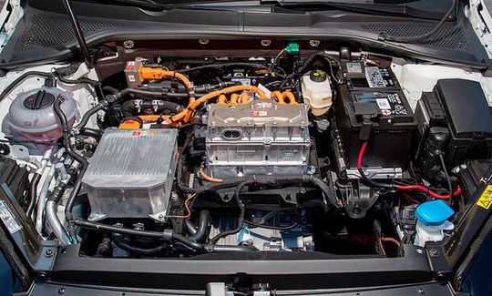 Blick in den Bereich der Energiequellen eines Elektroautos. Damit Batterie & Co. in Zukunft das Beste leisten, was möglich ist, hat das Unternehmen Batalyse ein Trio aus Software-Modulen für die Datenerfassung zu bieten, das die Daten auch für KI-Anwendungen vorbereitet.(Bild:  Volkswagen)