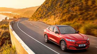 Fords erstes E-SUV fährt unter der Marke Mustang. (Ford)